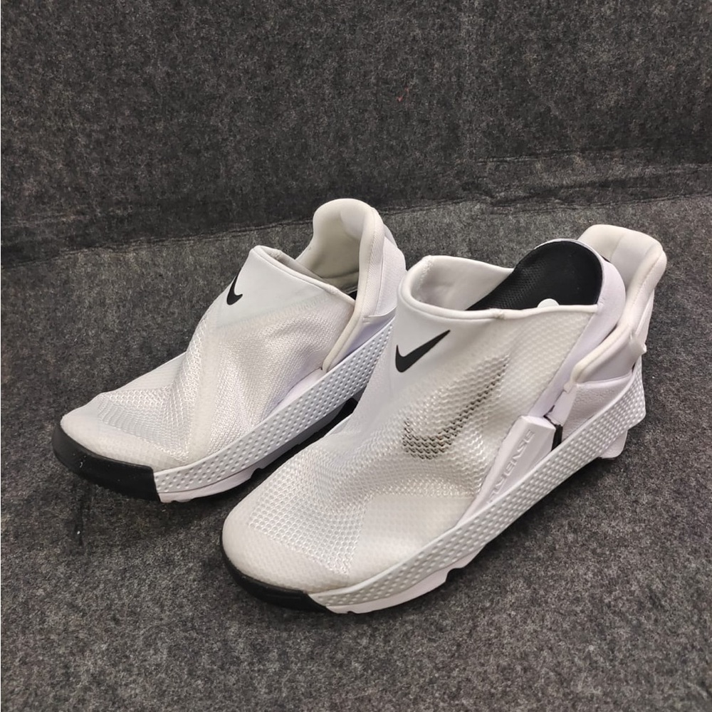 NWOB Nike Go FlyEase White Black DR5540-102 Size 8